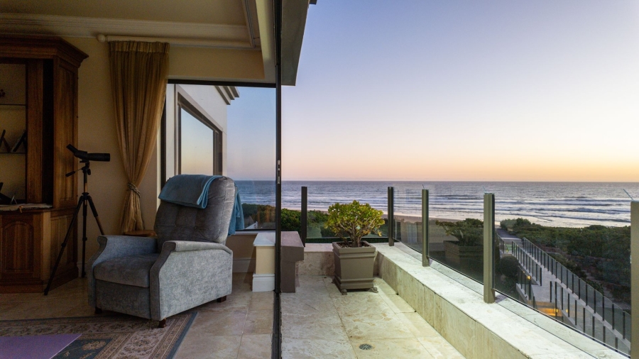 6 Bedroom Property for Sale in Myoli Beach Western Cape